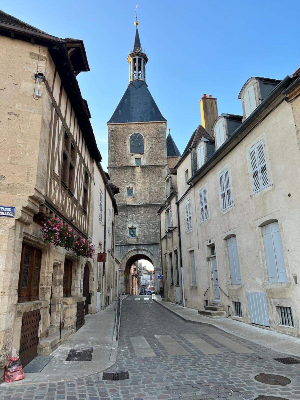 Вилла "La Grenouille" Centre Historique - Les Terres Du Roy Аваллон Экстерьер фото
